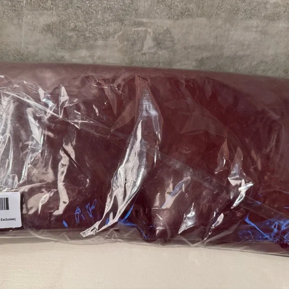 COPY - Able Mare Clutch in Wine Red with Integrated Handle - Picture 3 of 4